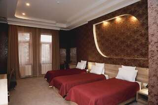 Отель Hotel King David Кутаиси Классический трехместный номер-9