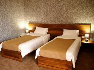 Отель Hotel King David Кутаиси Двухместный номер с 2 отдельными кроватями и балконом-4