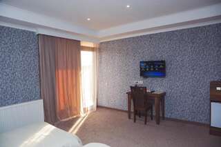 Отель Hotel King David Кутаиси Двухместный номер с 2 отдельными кроватями и балконом-5